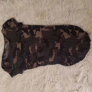 Mandee Lightweight Camo Open-Back Top – NWT – Size Medium